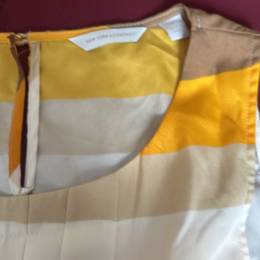 Simple blouse - Picture 2 of 2